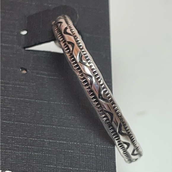 🆕 Scroll by Dillard’s Etched Design Silver-tone Hoop Lever-Back Earrings - Picture 5 of 11